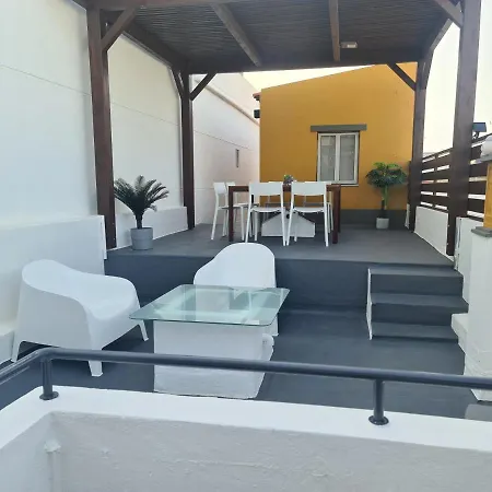 Different House Holidays Сasa de vacaciones